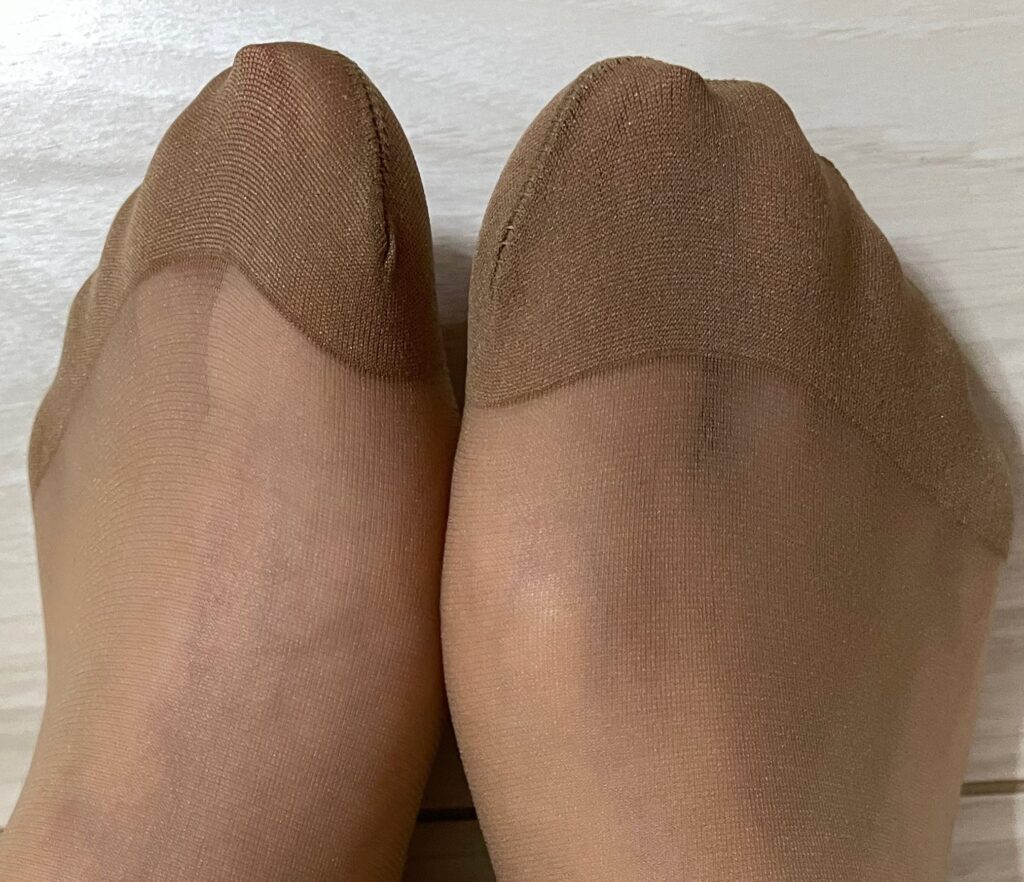 Sexy Pantyhose Toes and Pantyhose Feet