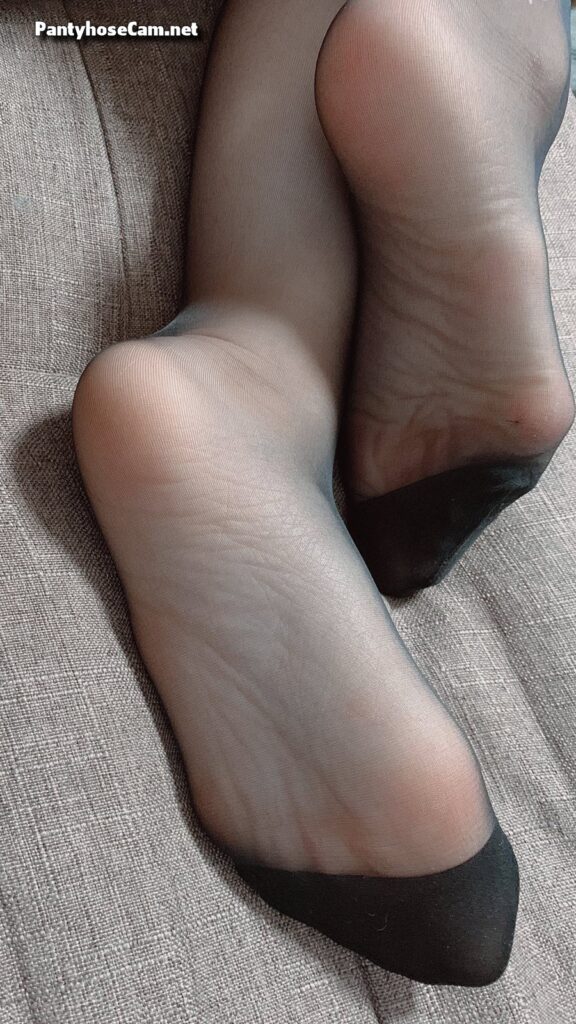Nylon Feet and Pantyhose Found on the Internet
