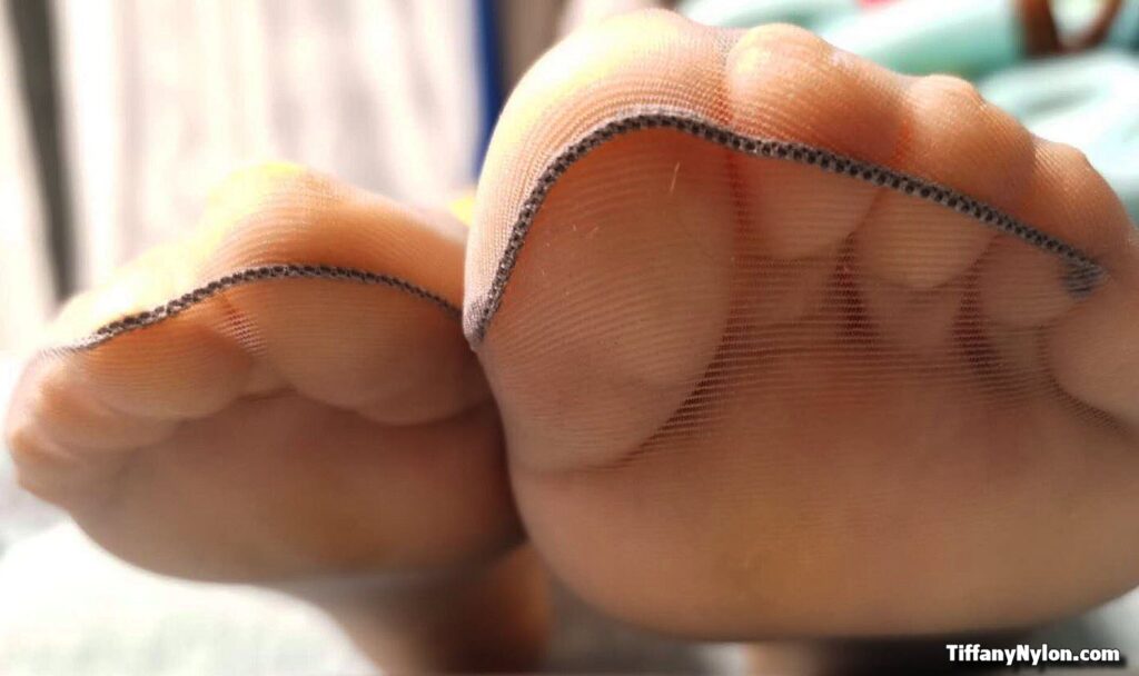 Nylon Feet TiffanyNylon.com