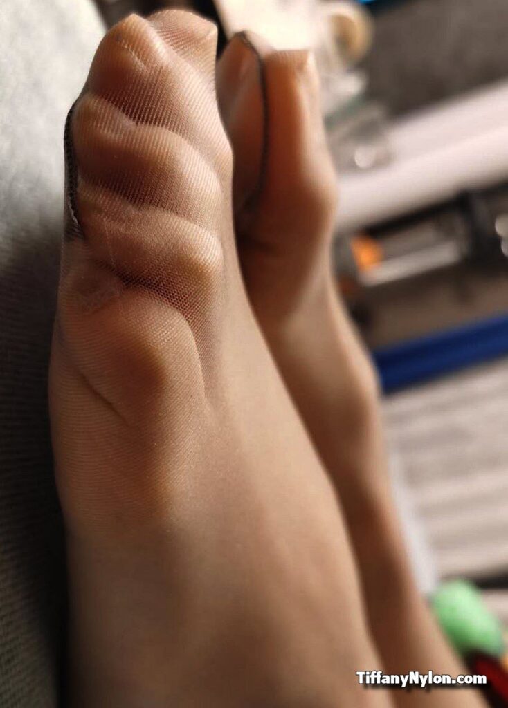 Nylon Feet TiffanyNylon.com