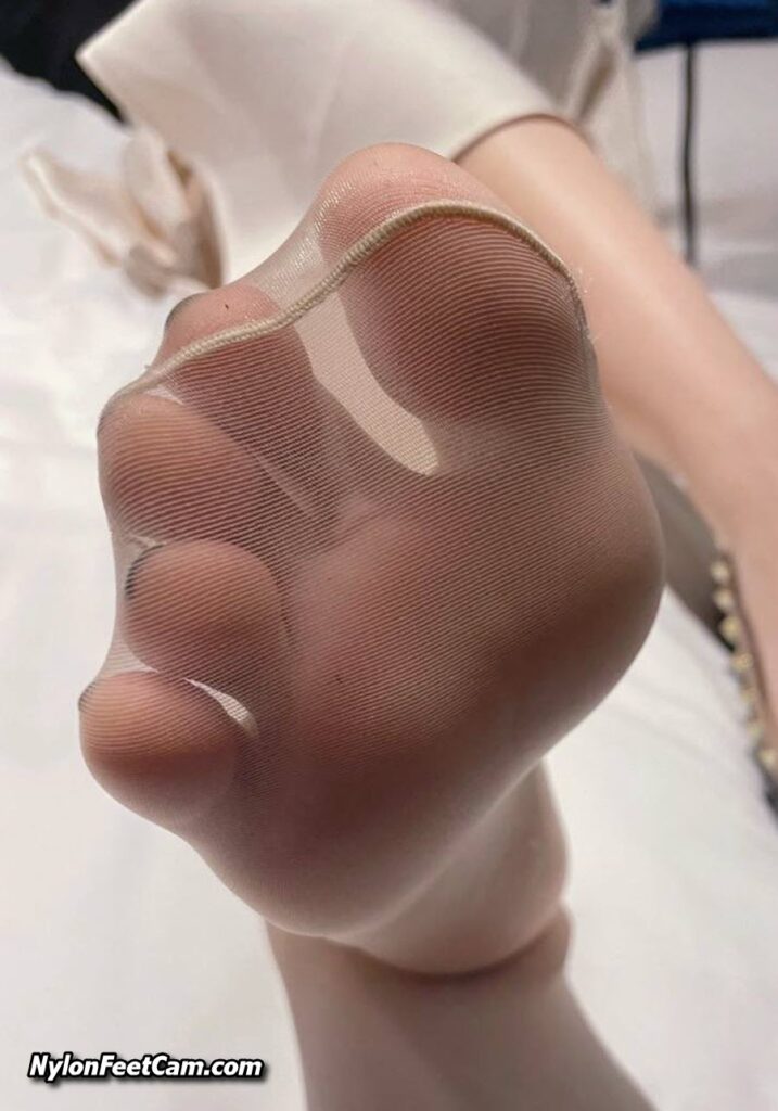 Nylon Feet
