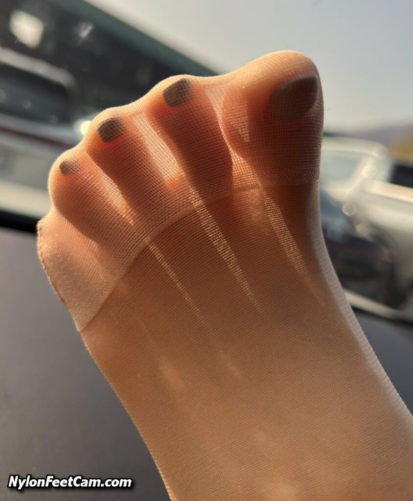 Nylon Feet